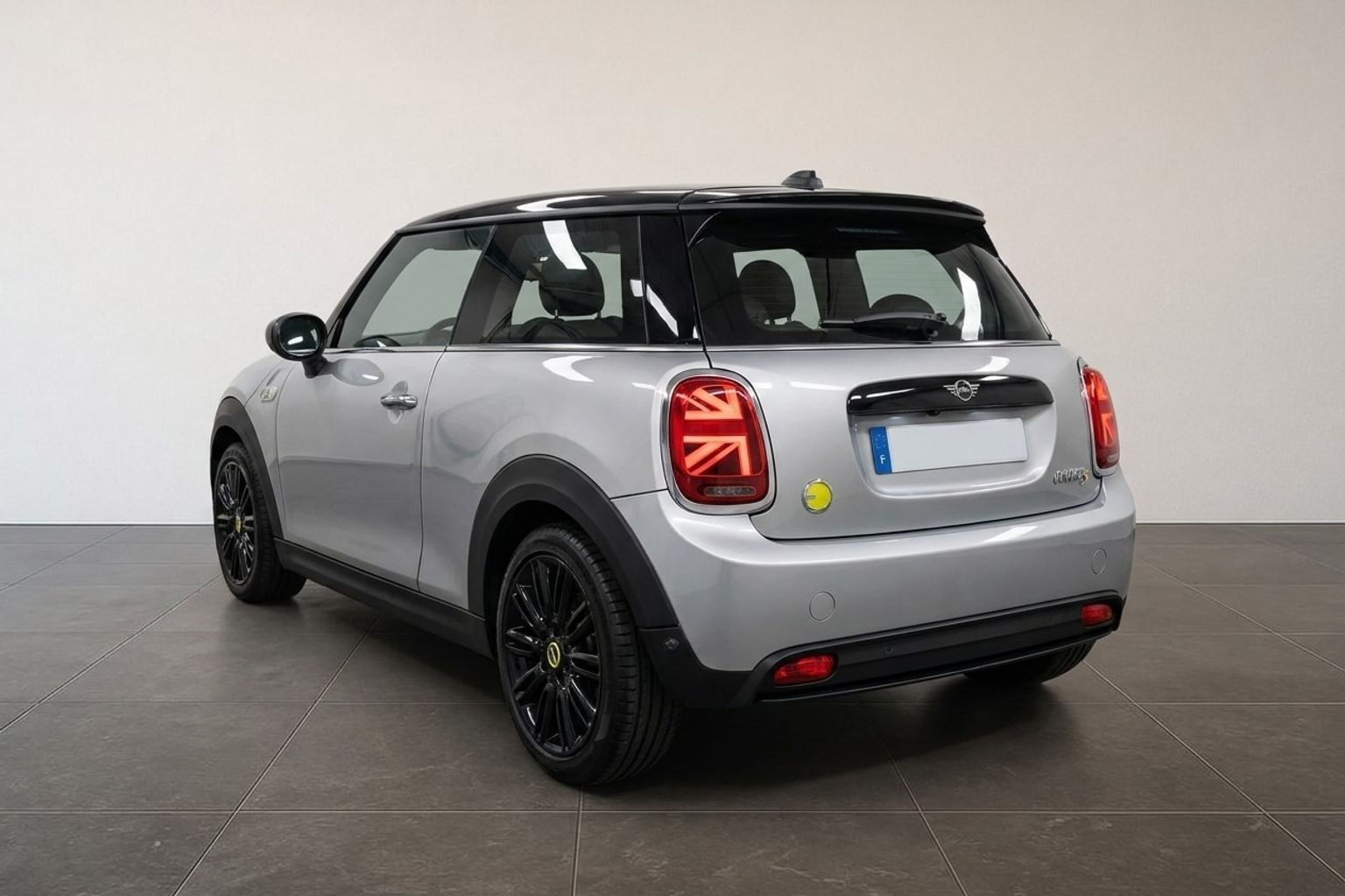 Sølv Mini Cooper fra 2023