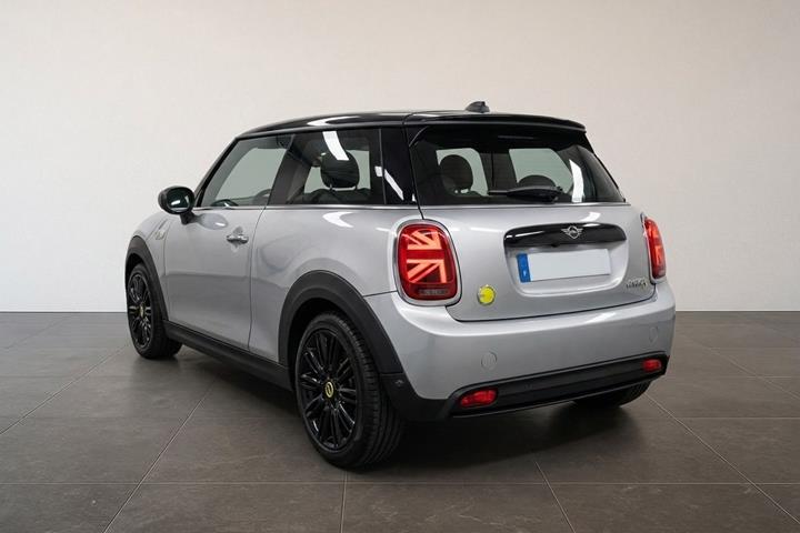 Sølv Mini Cooper fra 2023