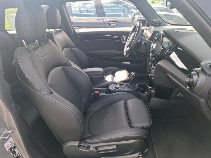 Sølv Mini Cooper fra 2023