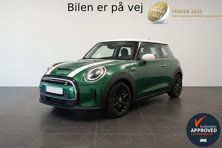 Grøn Mini Cooper fra 2023 set udefra