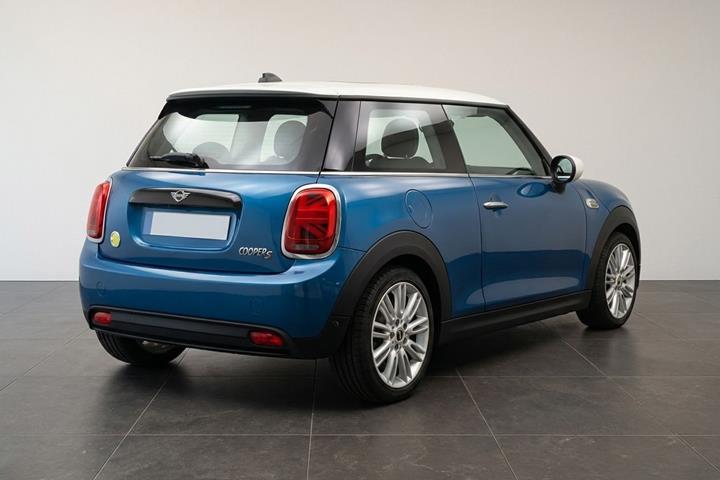 Blå Mini Cooper fra 2023