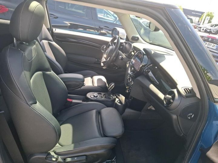 Blå Mini Cooper fra 2023