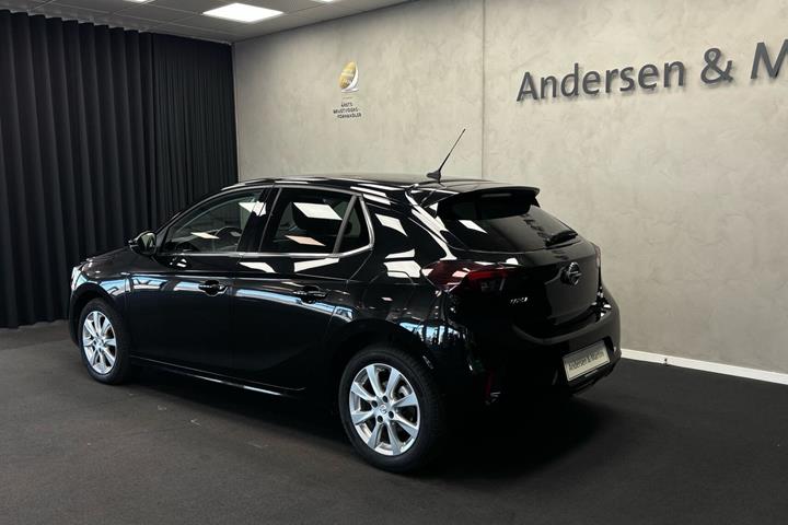 Sort Opel Corsa fra 2020