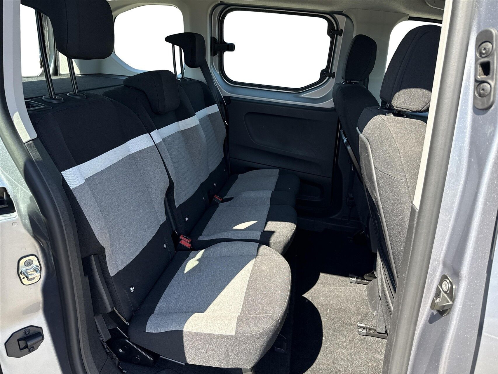 Grå Citroën ë-Berlingo fra 2025