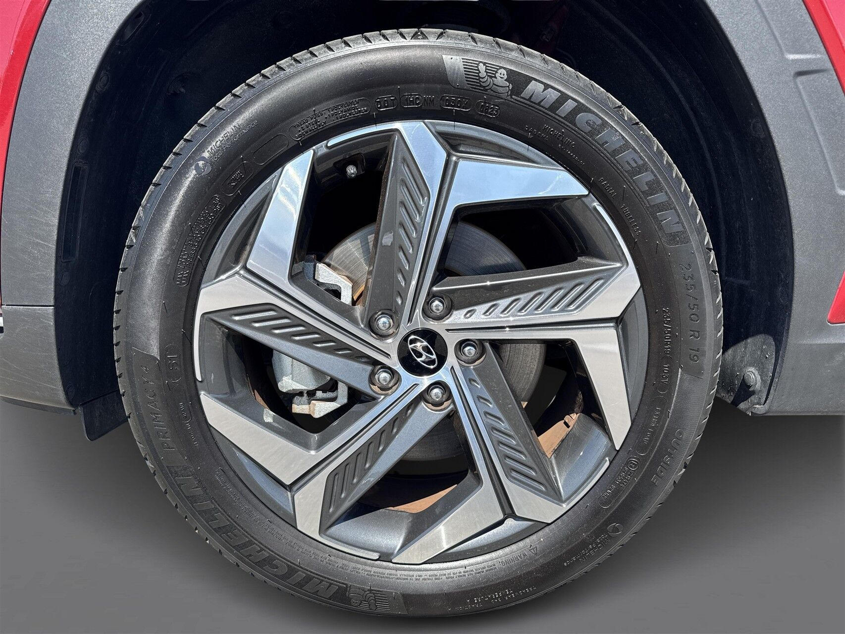 Rød Hyundai Tucson fra 2023
