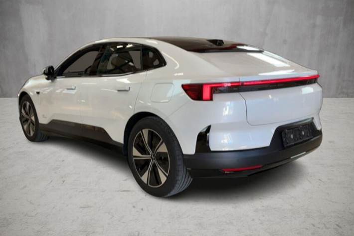 Hvid Polestar 4 fra 2025