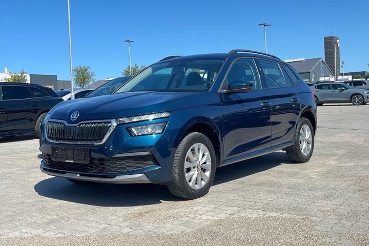 Blå Skoda Kamiq fra 2021 set udefra