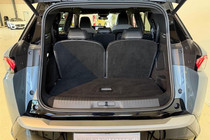 Blå Peugeot e-5008 fra 2025