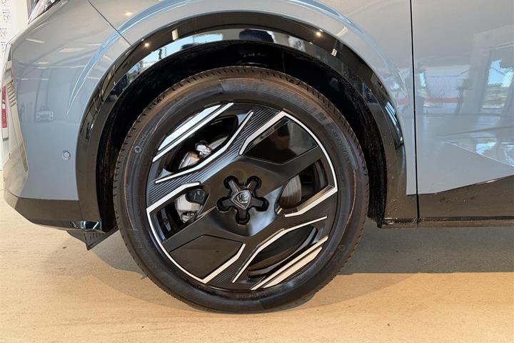 Blå Peugeot e-5008 fra 2025