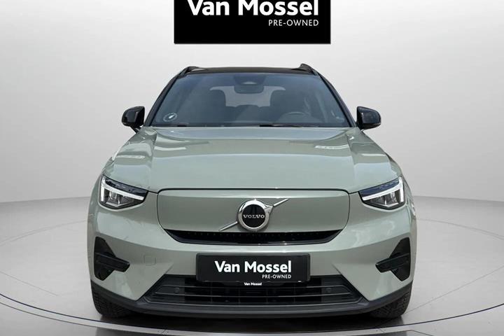 Grøn Volvo XC40 fra 2023