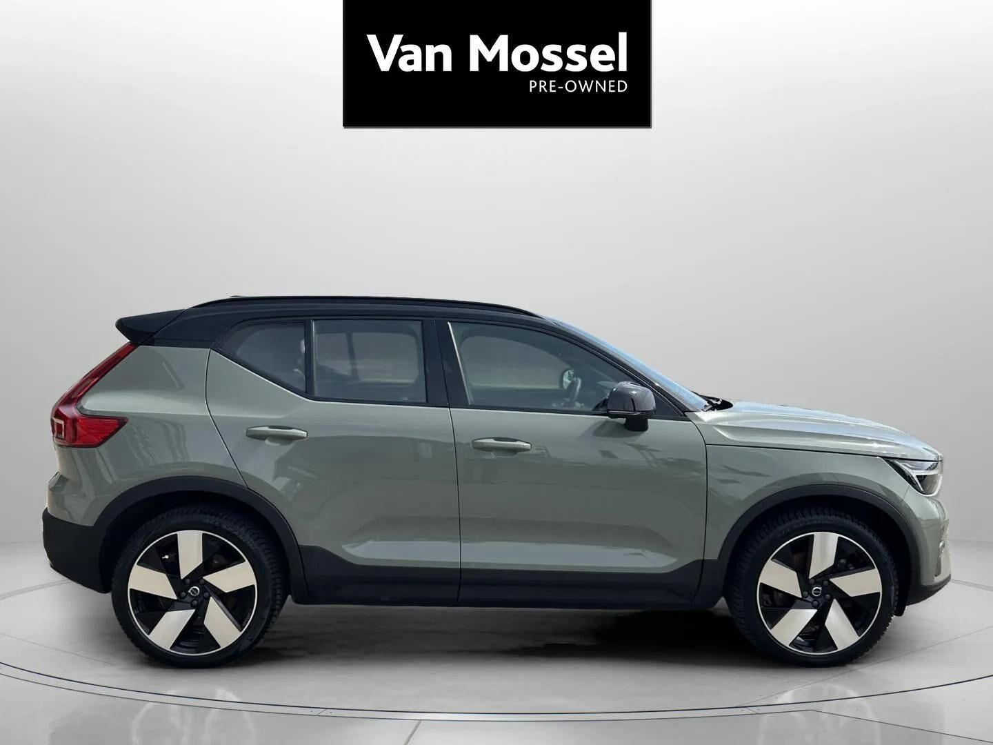 Grøn Volvo XC40 fra 2023