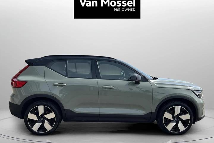 Grøn Volvo XC40 fra 2023