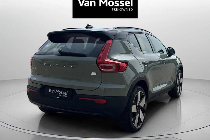 Grøn Volvo XC40 fra 2023