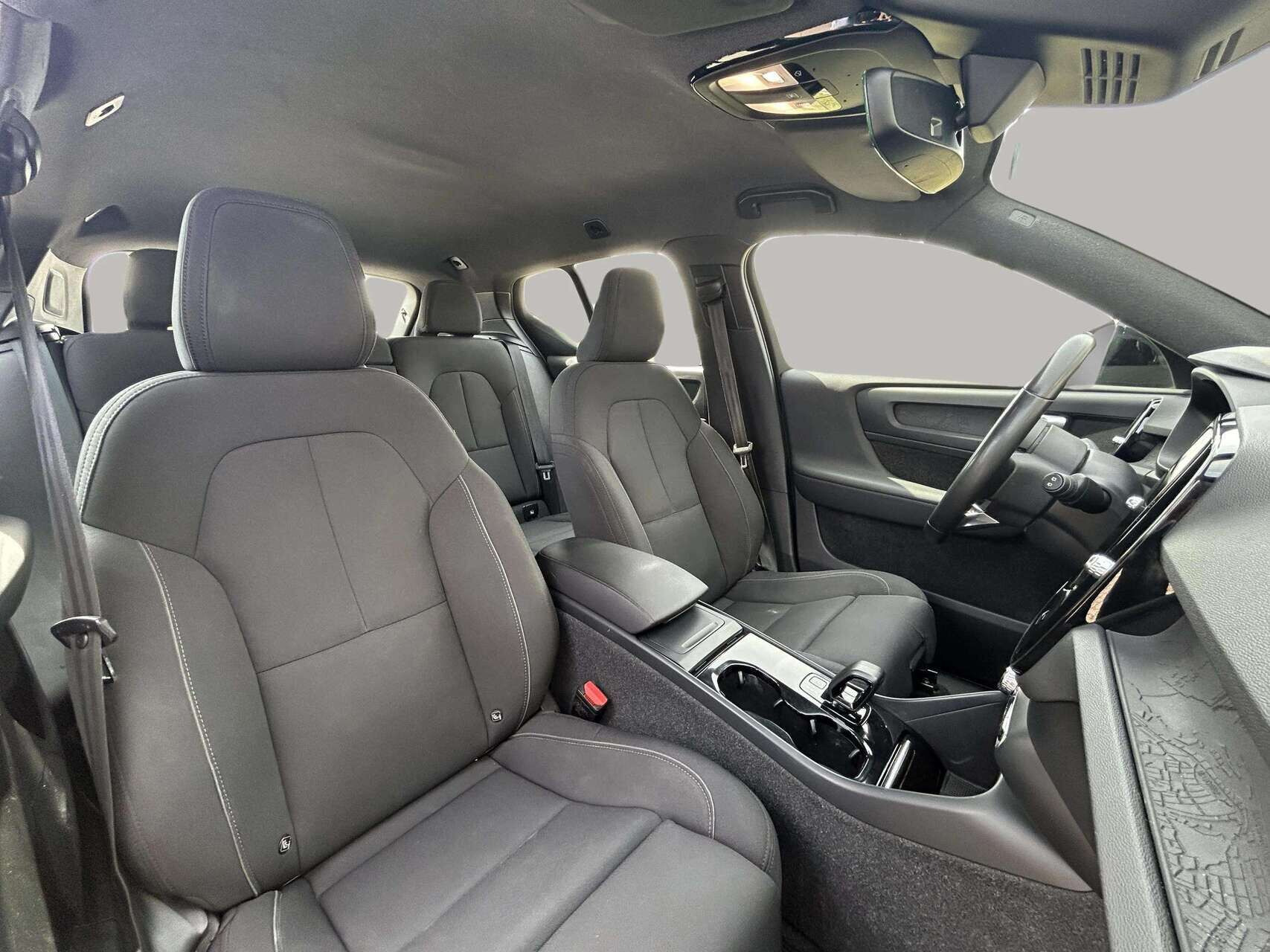 Grøn Volvo XC40 fra 2023