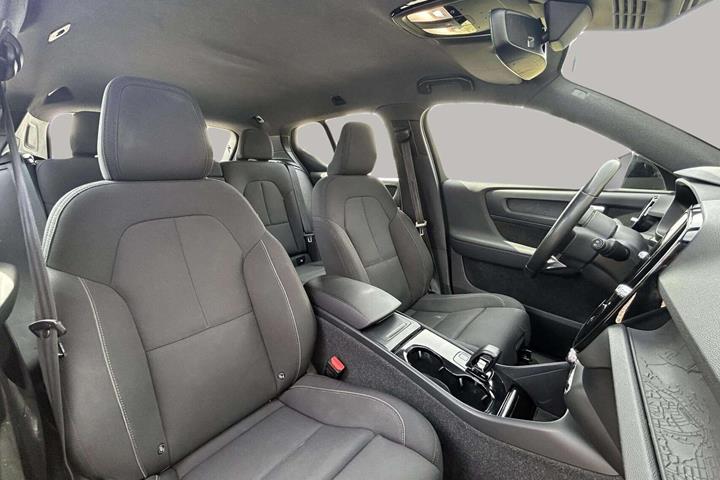 Grøn Volvo XC40 fra 2023