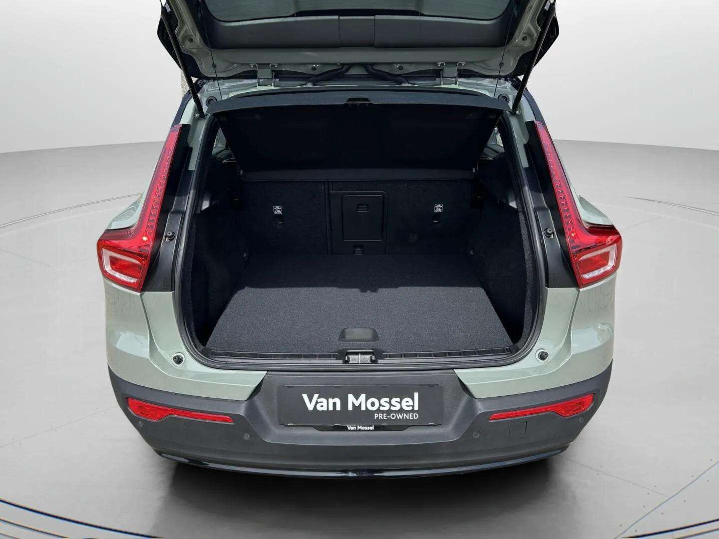 Grøn Volvo XC40 fra 2023
