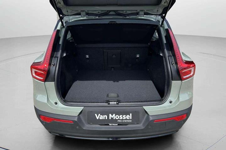 Grøn Volvo XC40 fra 2023