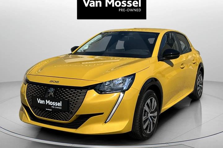 Gul Peugeot e-208 fra 2022 set udefra