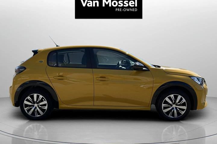 Gul Peugeot e-208 fra 2022
