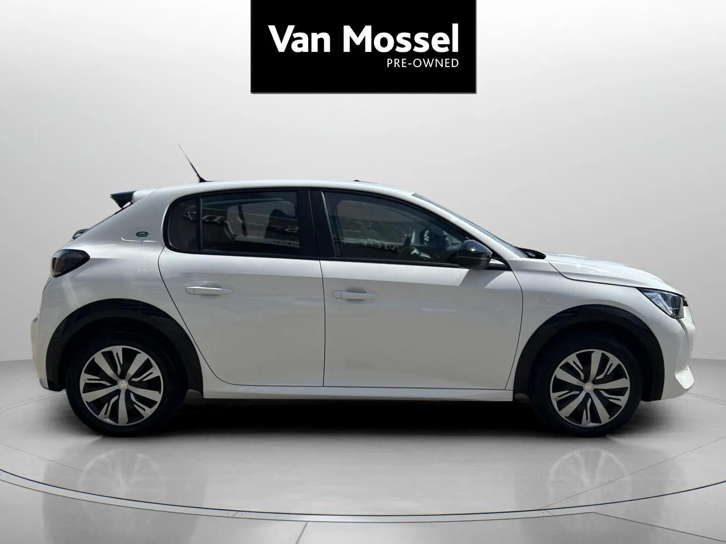 Hvid Peugeot e-208 fra 2022