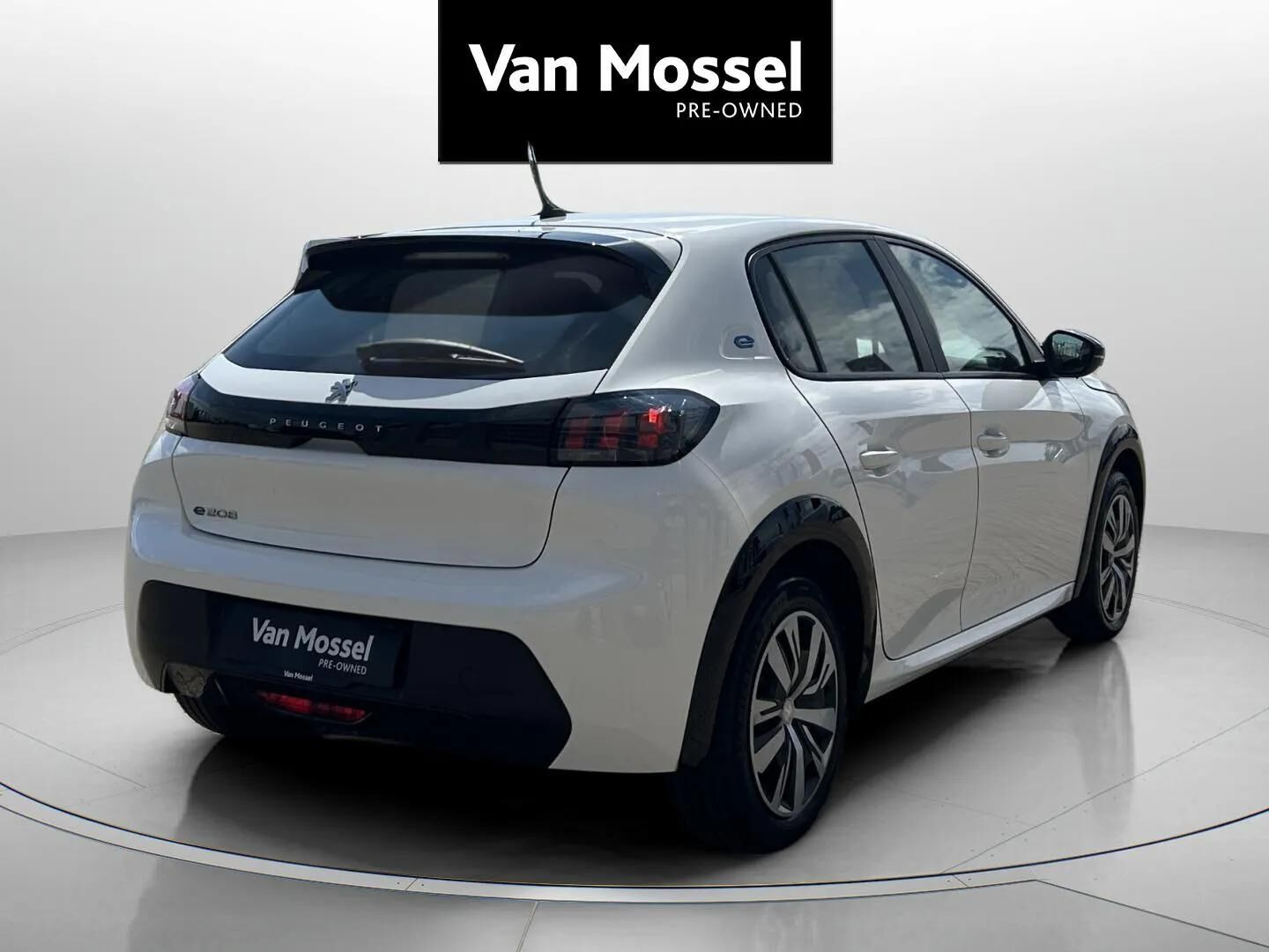 Hvid Peugeot e-208 fra 2022