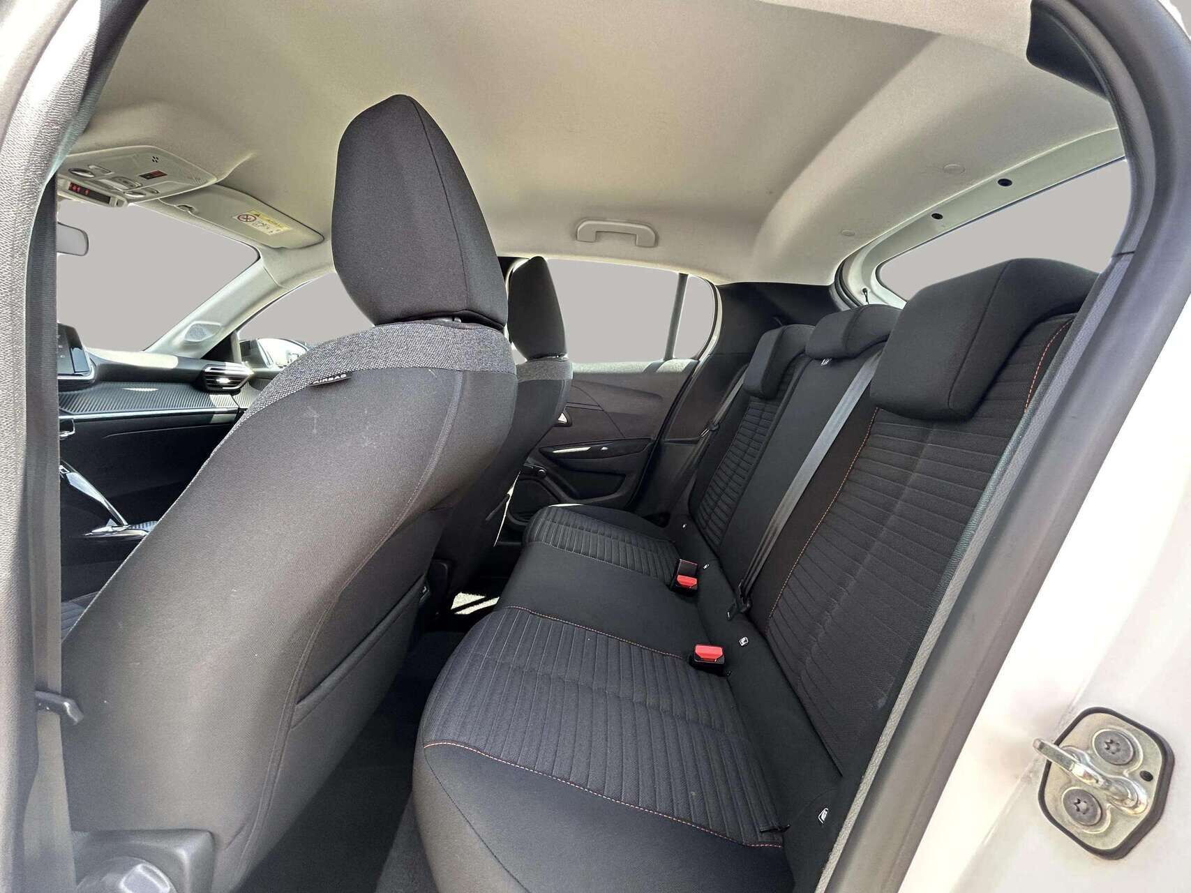 Hvid Peugeot e-208 fra 2022