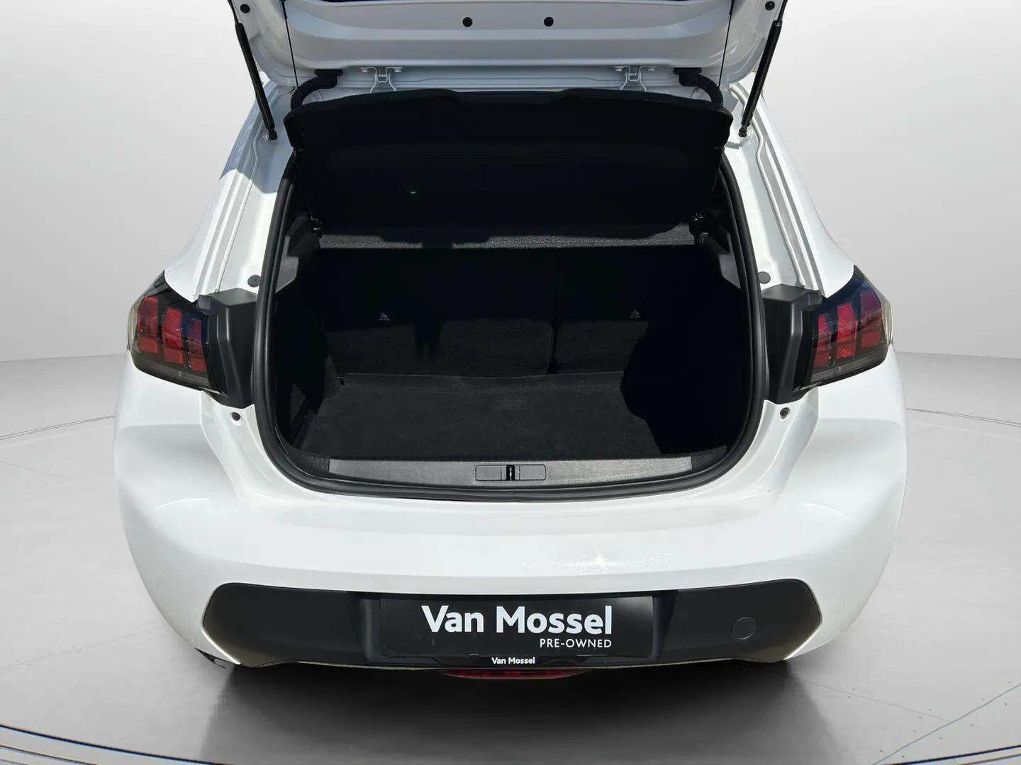 Hvid Peugeot e-208 fra 2022
