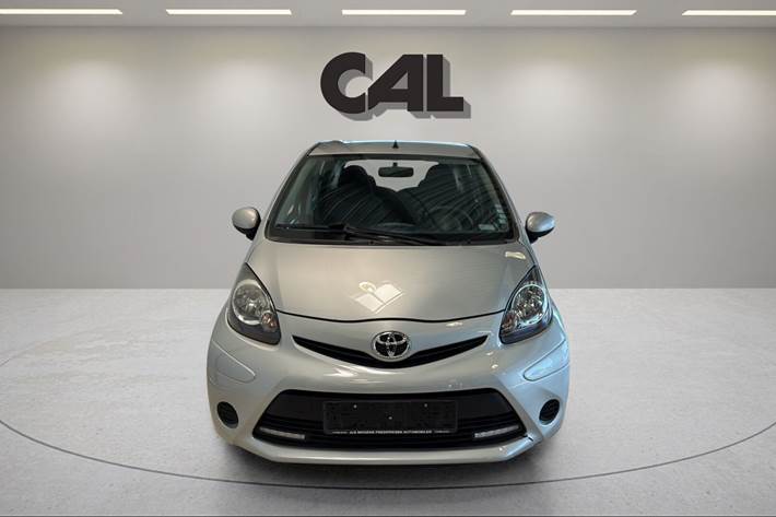 Sølv Toyota Aygo fra 2012