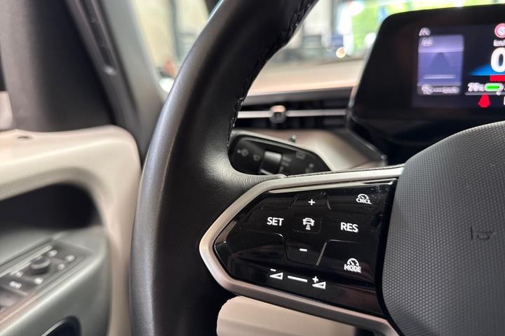 Beige VW ID.Buzz fra 2025