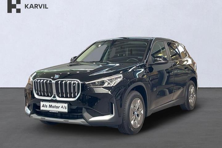 Sort BMW iX1 fra 2023 set udefra