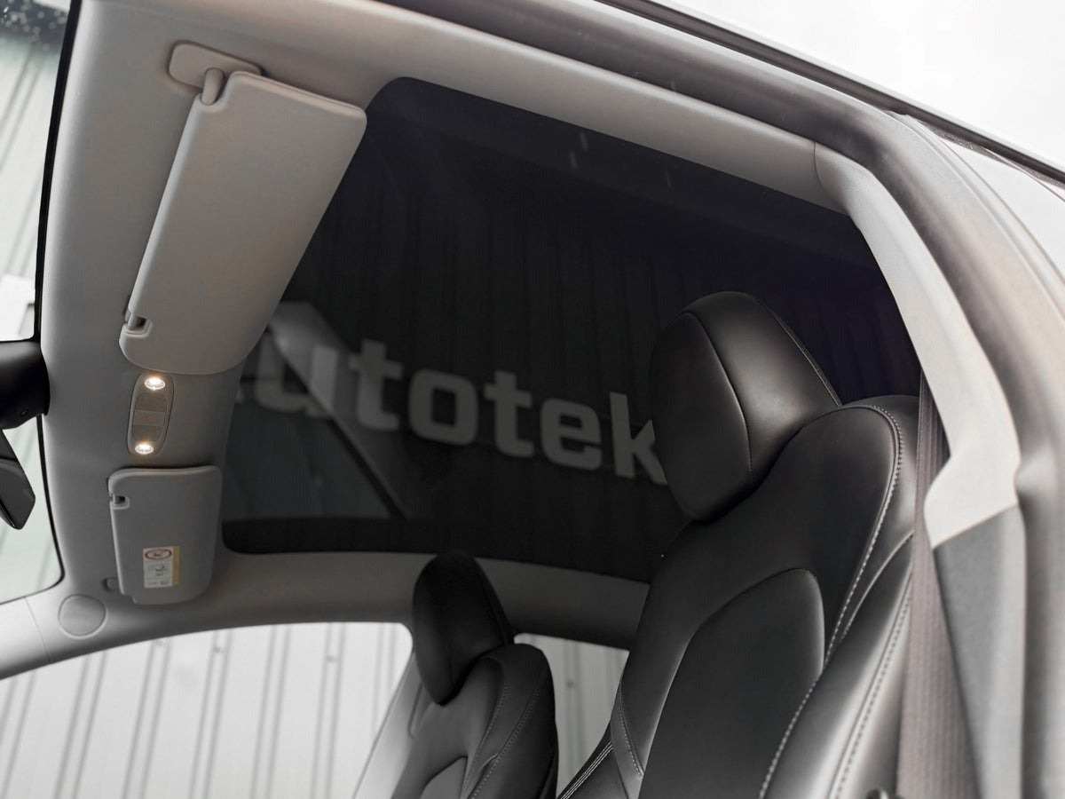 Hvid Tesla Model Y fra 2023