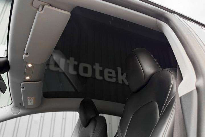 Hvid Tesla Model Y fra 2023