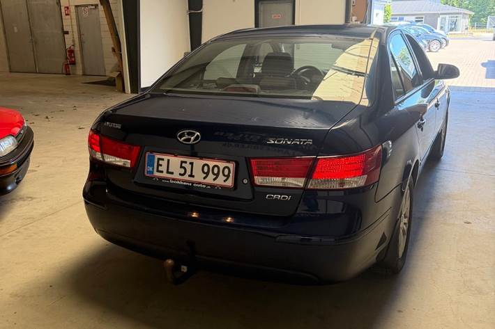 Blå Hyundai Sonata fra 2009