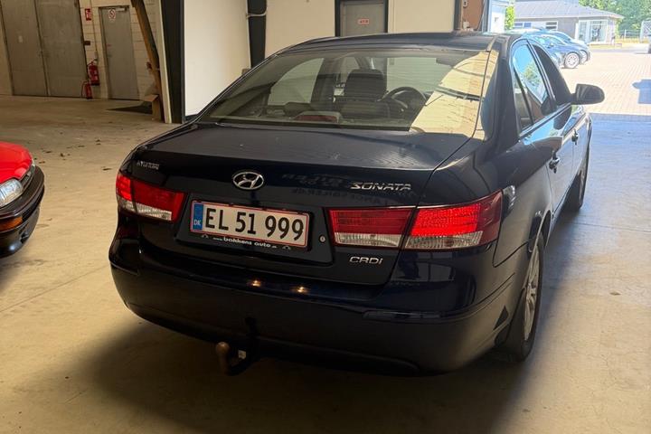 Blå Hyundai Sonata fra 2009