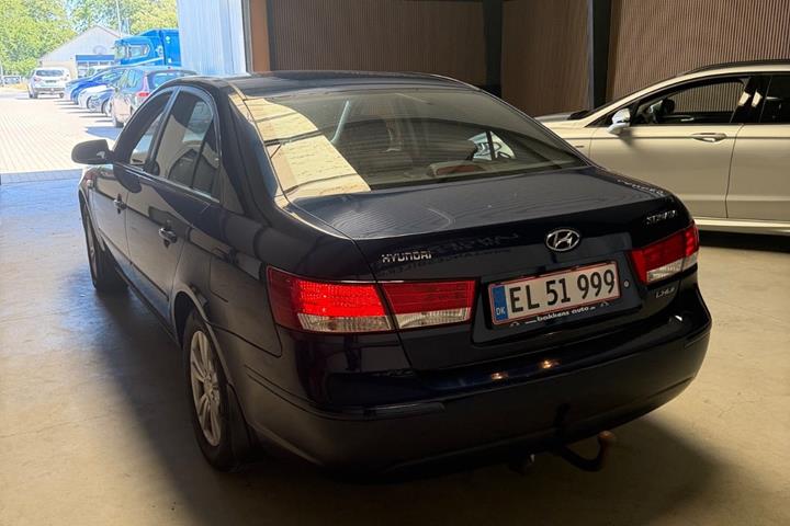 Blå Hyundai Sonata fra 2009
