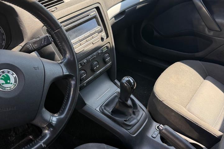 Blå Hyundai Sonata fra 2009