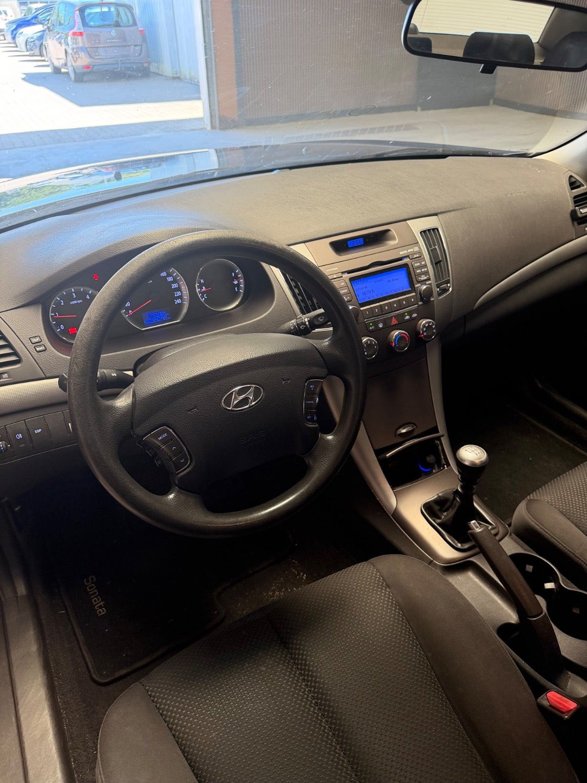 Blå Hyundai Sonata fra 2009