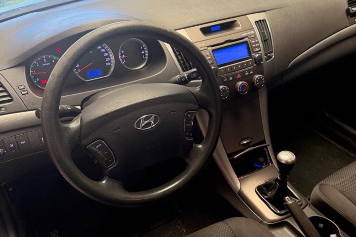 Blå Hyundai Sonata fra 2009