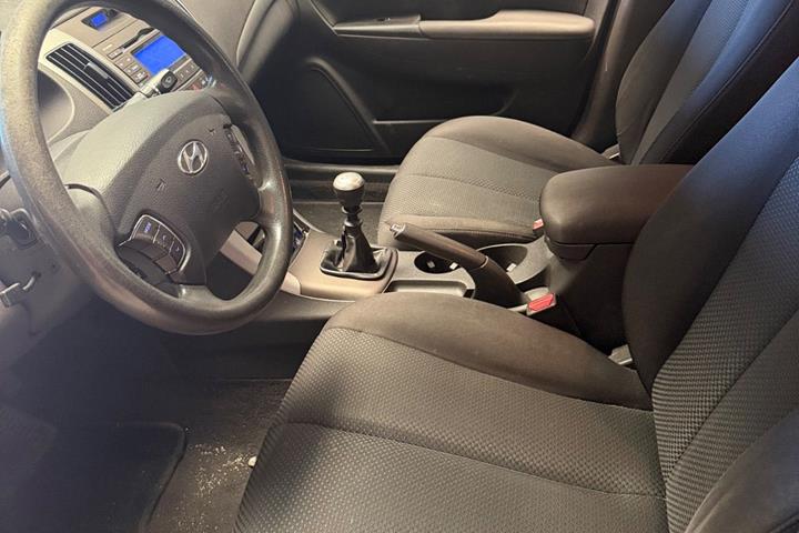 Blå Hyundai Sonata fra 2009