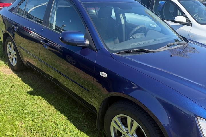 Blå Hyundai Sonata fra 2009