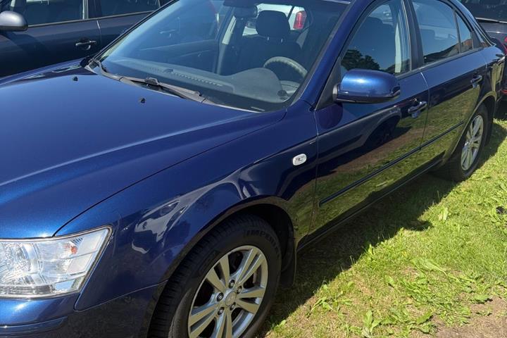 Blå Hyundai Sonata fra 2009