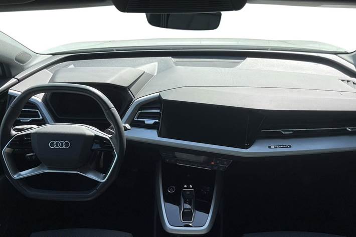 Hvid Audi Q4 e-tron fra 2023