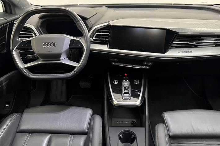 Grå Audi Q4 e-tron fra 2023