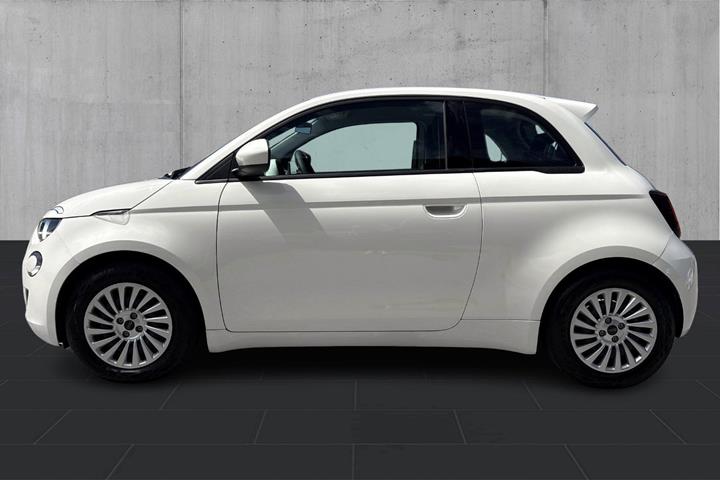 Hvid Fiat 500e fra 2023