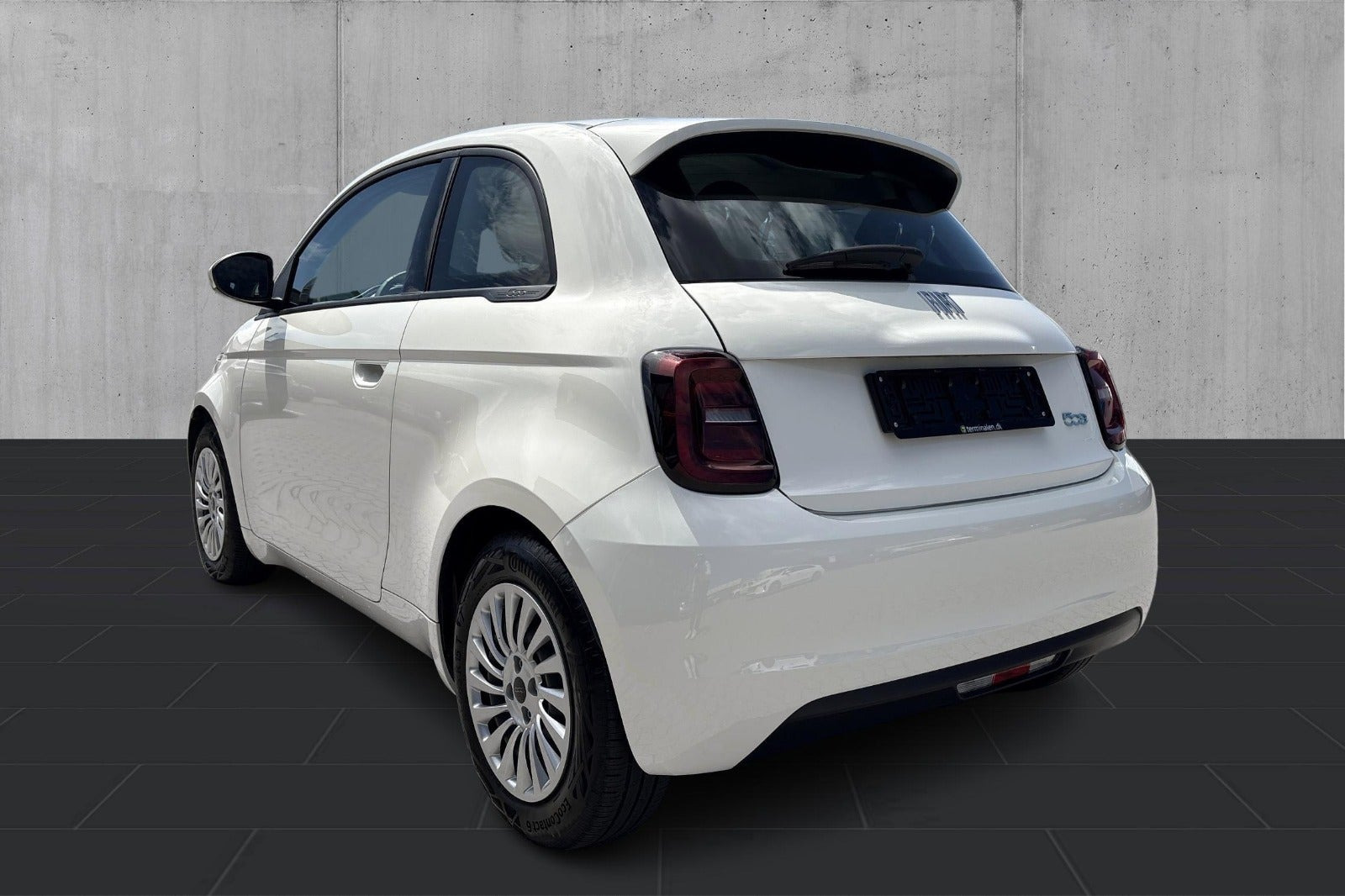 Hvid Fiat 500e fra 2023