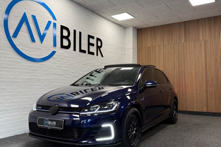 Blå VW Golf VII fra 2018
