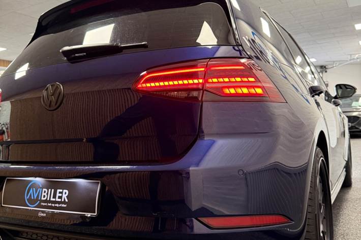 Blå VW Golf VII fra 2018