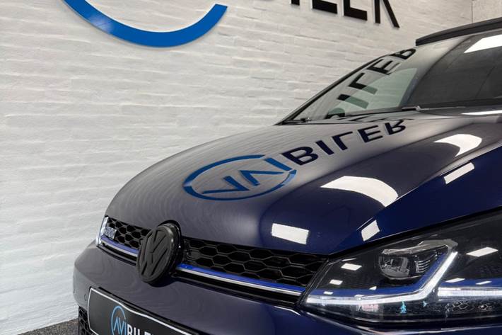 Blå VW Golf VII fra 2018