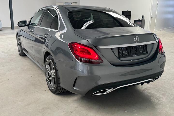 Grå Mercedes C300 de fra 2020