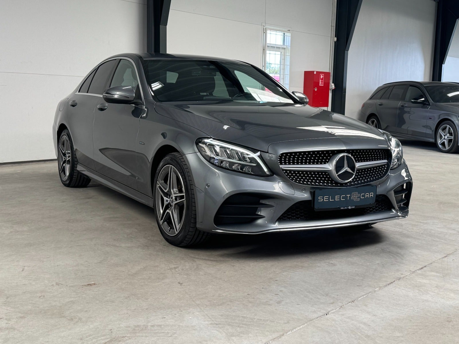 Grå Mercedes C300 de fra 2020
